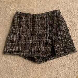 04 South. Size Medium. Tweed Skort. Waist 28.4". Zip Back. B59.